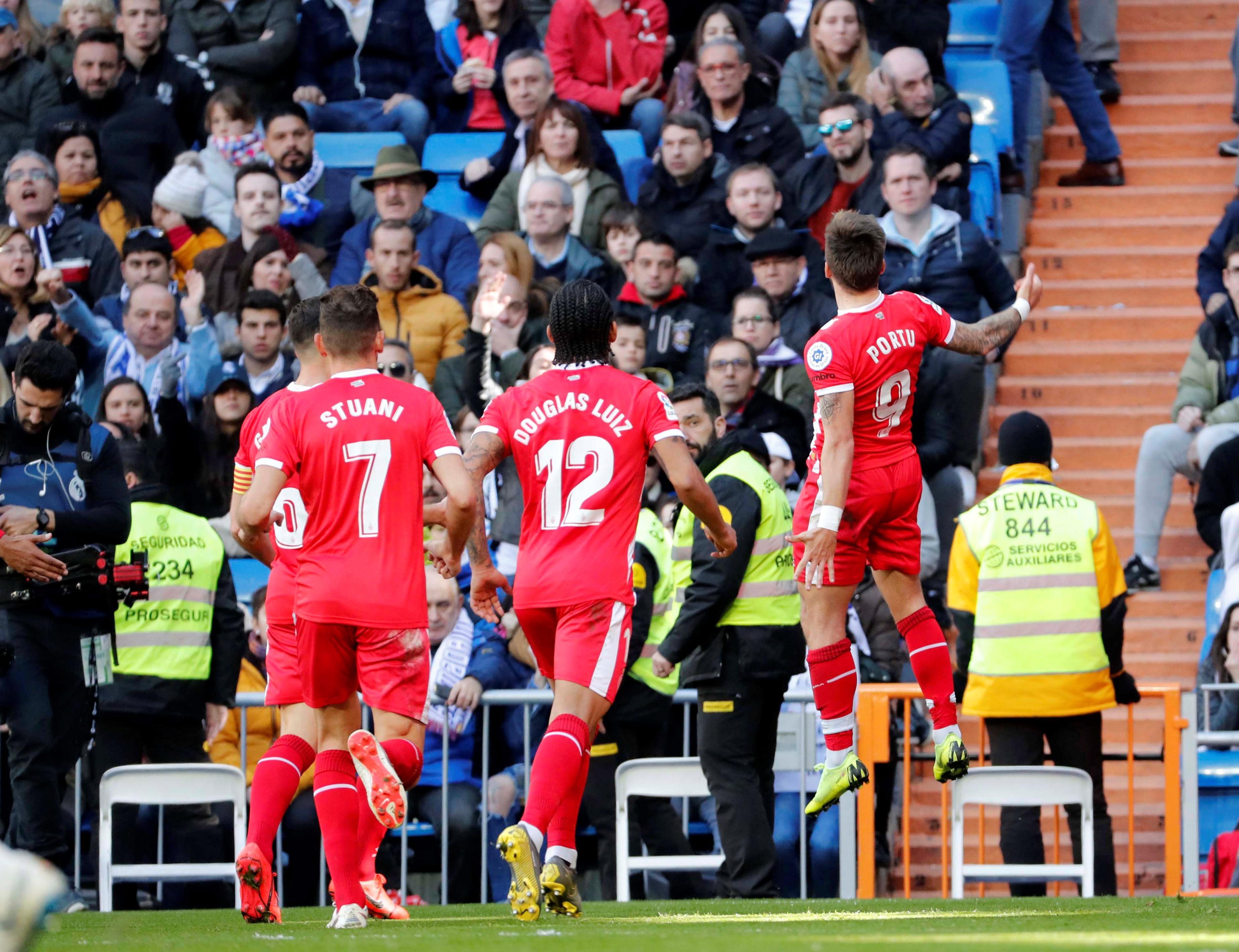 她还有严格 她还有严格